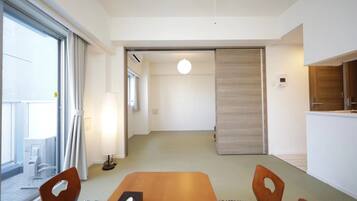 Quarto quádruplo luxo | 1 quarto, frigobar, individualmente decorados