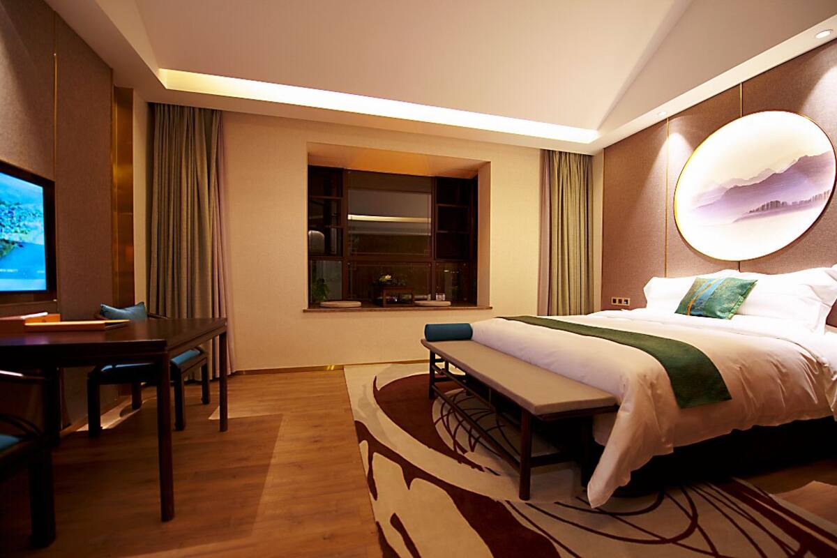 Standard Room, 1 Bedroom, Smoking, Garden View | Down duvets, memory-foam beds, minibar, in-room safe