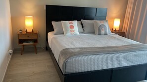 2 Schlafzimmer, Zimmersafe, Schreibtisch, Bügeleisen/Bügelbrett