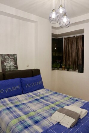 3 bedrooms, iron/ironing board, WiFi - Chic, Cozy Apartment for Travelers (Kuching)