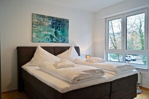 2 bedrooms, iron/ironing board, WiFi, bed sheets