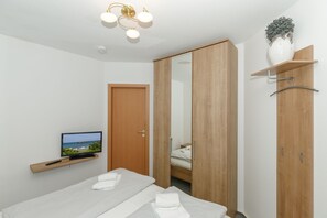 1 bedroom, travel cot, WiFi