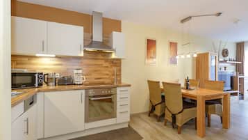 雪櫃、微波爐、焗爐、爐具