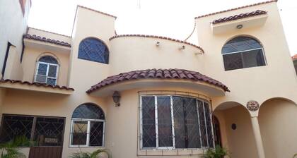 Big and beautiful house, well located close to la madera beach, downtown Zihua