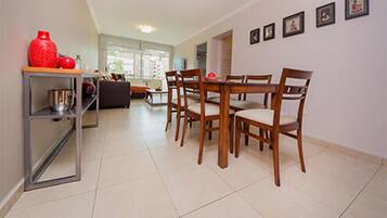 Bàn ủi/dụng cụ ủi quần áo, truy cập Internet không dây miễn phí