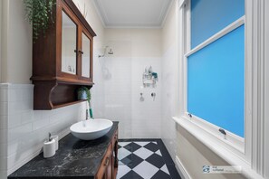 Bathtub