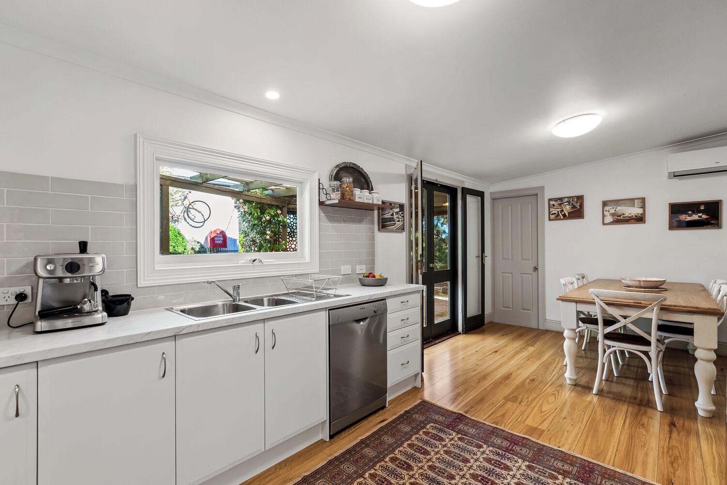 Deluxe Villa, Multiple Beds, Non Smoking, Vineyard View | Private kitchen