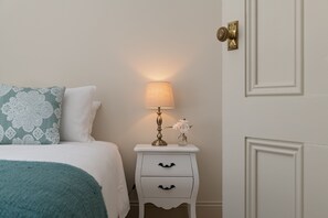 Deluxe Villa, Multiple Beds, Non Smoking, Vineyard View | 3 bedrooms, pillowtop beds, desk, blackout drapes - The Other House (Piccadilly)