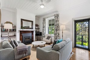 Deluxe Villa, Multiple Beds, Non Smoking, Vineyard View | Living area | Smart TV, Netflix