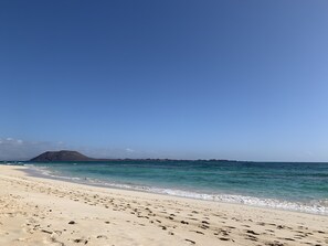 Una spiaggia nelle vicinanze