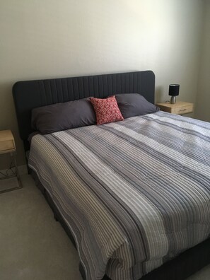 King 2  | Egyptian cotton sheets, blackout curtains, iron/ironing board, free WiFi - Welcome House Las Vegas (Las Vegas)