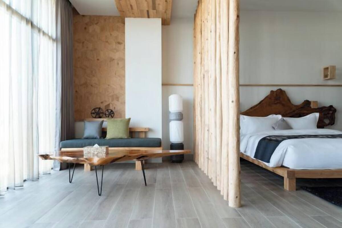 1 camera, minibar, una cassaforte in camera, una scrivania