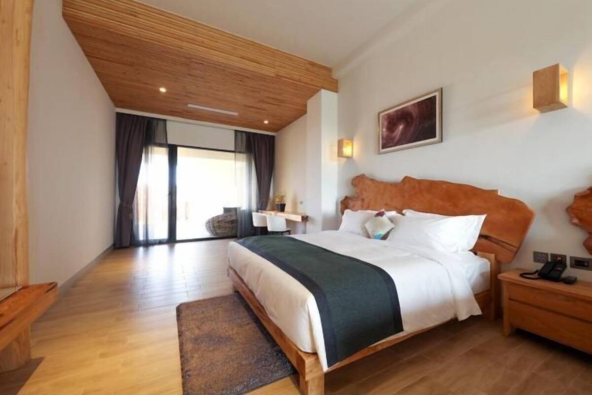 1 camera, minibar, una cassaforte in camera, una scrivania