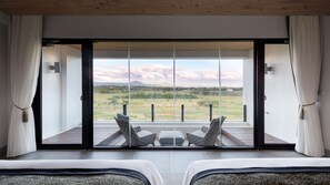 Loft panoramique, 2 grands lits, balcon, en mezzanine | Vue de la chambre