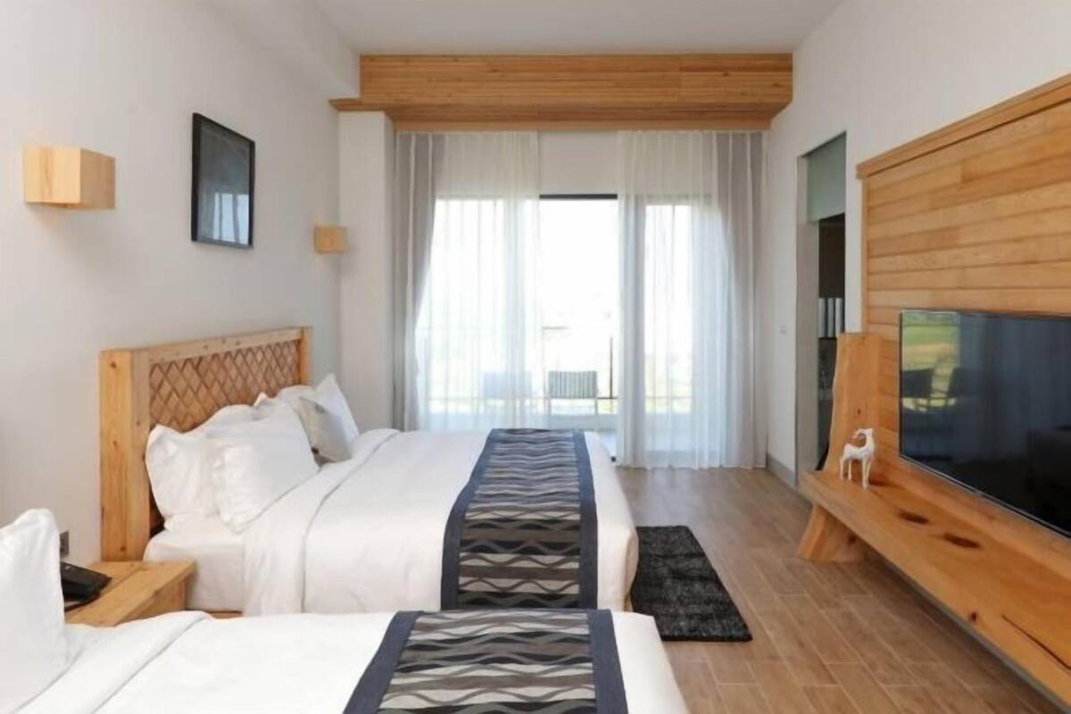 1 camera, minibar, una cassaforte in camera, una scrivania