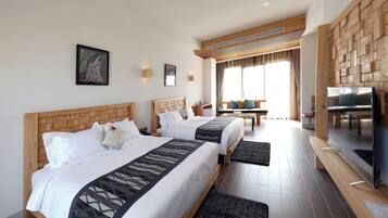 Firemannsrom – classic, 2 queensize-senger, delvis sjøutsikt | Minibar, safe på rommet, skrivebord og blendingsgardiner