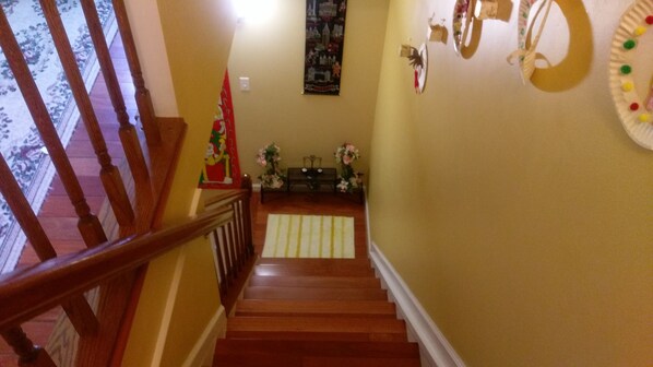 Interior - Large Furnished Basement Room (Gaithersburg)