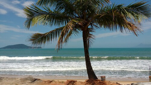 HOUSE IN CONDOMINIUM. 2 SUITES + 1 BEDROOM, POOL, SMALL SOCCER FIELD, GAMES TABLE! 600M FROM THE BEACH