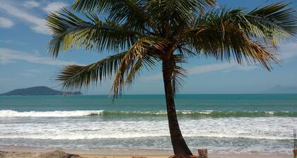 HOUSE IN CONDOMINIUM. 2 SUITES + 1 BEDROOM, POOL, SMALL SOCCER FIELD, GAMES TABLE! 600M FROM THE BEACH