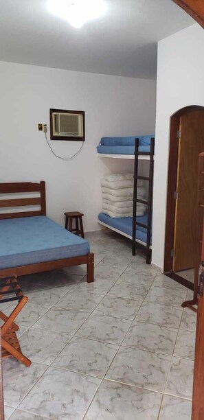 Room - HOUSE IN CONDOMINIUM. 2 SUITES + 1 BEDROOM, POOL, SMALL SOCCER FIELD, GAMES TABLE! 400M FROM THE BEACH (Caraguatatuba)