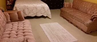 Private room in quiet neighborhood