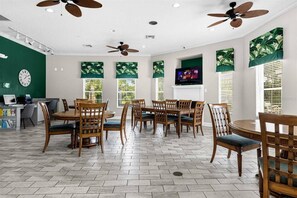 Dining - Crystal 3 BR TH Gated Resort 10 Minutes to Disney (Kissimmee)