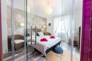 2 habitaciones, tabla de planchar con plancha y cuna de viaje 