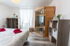 2 habitaciones, tabla de planchar con plancha y cuna de viaje 