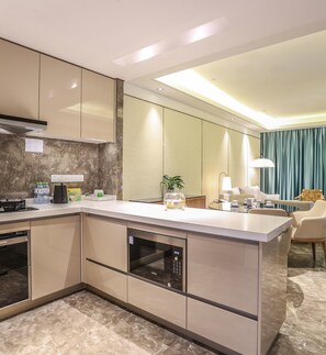 Suite Deluxe, 2 camere da letto | Minibar, una cassaforte in camera, con stile personalizzato