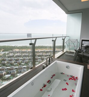 Minibar, in-room safe, individually decorated, desk - Albion Residence Haitang Bay Sanya (Sanya)