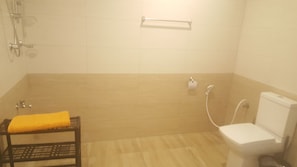 Buồng tắm vòi sen, khăn tắm