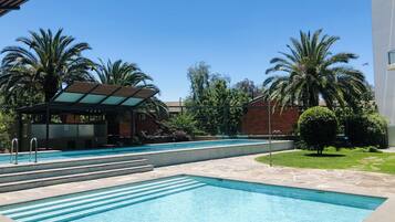 2 piscinas al aire libre