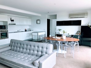 Executive Apartment, 1 Bedroom | Living area