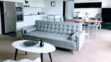 Executive Apartment, 1 Bedroom | Living area | LED TV, Netflix