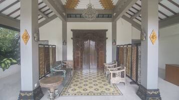 Pintu masuk interior