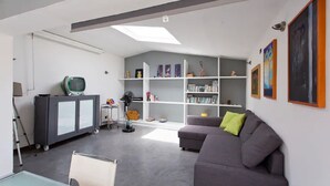 Appartement, 3 slaapkamers | Woonruimte | Een televisie