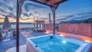 Outdoor spa tub - NikoStudios (Kefalonia)