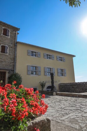 Front of property - B&B Artegnana 1798 (Groznjan)