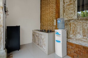 Classic Villa, 1 Bedroom | Private kitchen | Fridge, oven, stovetop, dishwasher - Pratiwi Ubud Villa (Ubud)