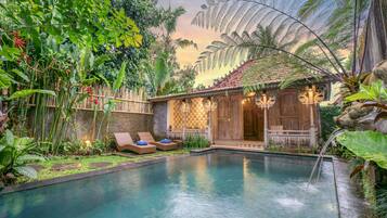 Kolam renang outdoor