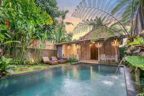 Outdoor pool - Pratiwi Ubud Villa (Ubud)