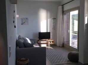 Apartment, 2 Schlafzimmer, Meerblick (Ground Floor - Cherry) | Wohnzimmer