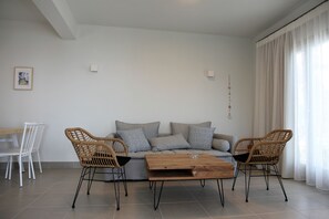 Apartamento, 1 quarto, vista para o mar (Ground Floor - Olive) | Cofres nos quartos, cortinas blackout, quartos à prova de som
