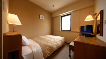 Desk, laptop workspace, iron/ironing board, free WiFi