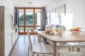 Smart TV, Netflix - Agaró Cambrils Apartments (Cambrils)