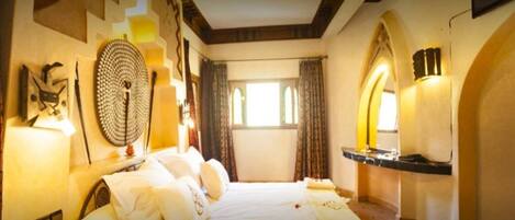 Decoración personalizada, muebles diferentes y cortinas blackout