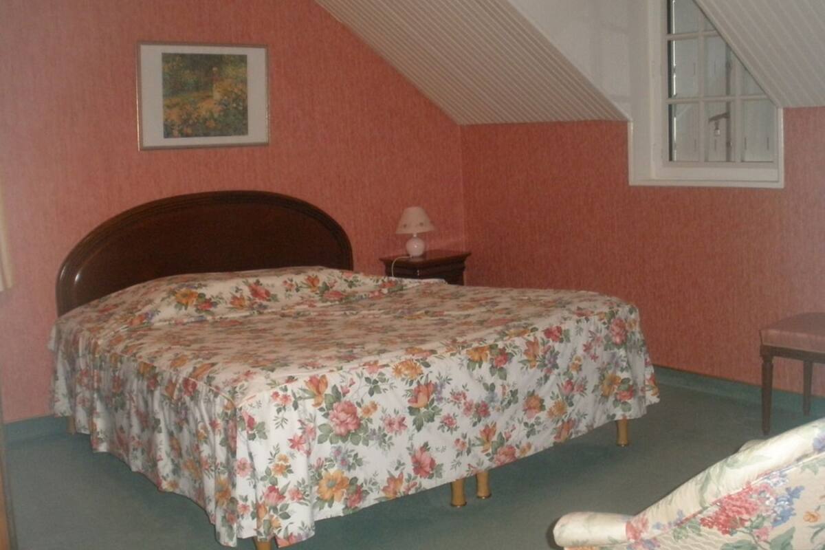 Doppelzimmer, Gemeinschaftsbad (Rose)
