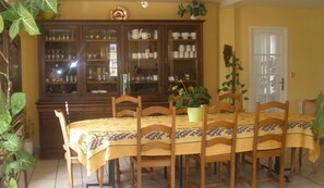 Free daily continental breakfast