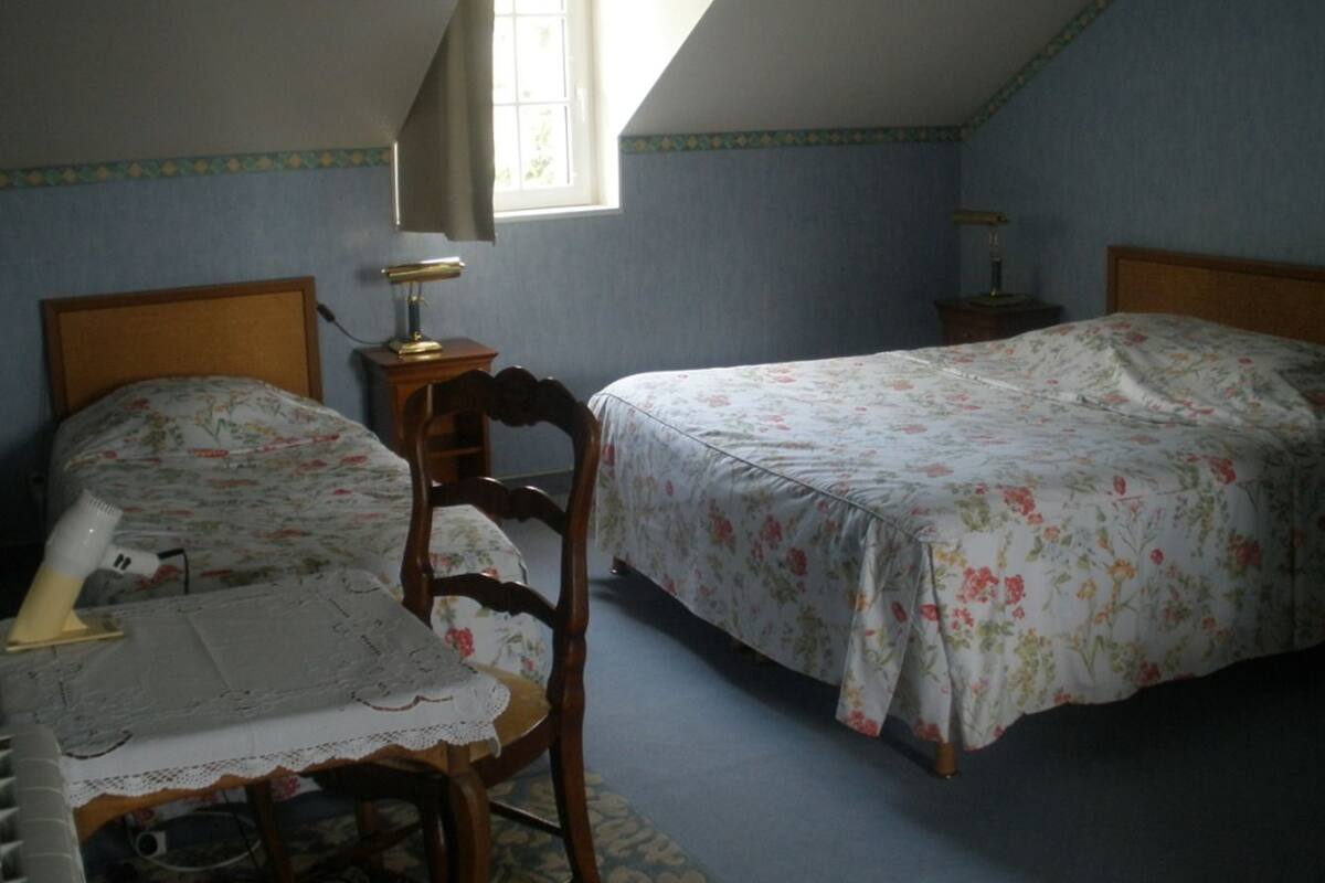 Dreibettzimmer, eigenes Bad (Bleue)