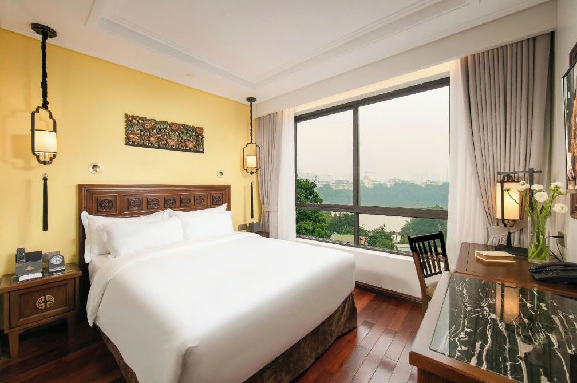 Minibar, coffre-fort, bureau